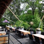 Restaurace Pod Zámkem Průhonice - terasa s grilem pod stanem