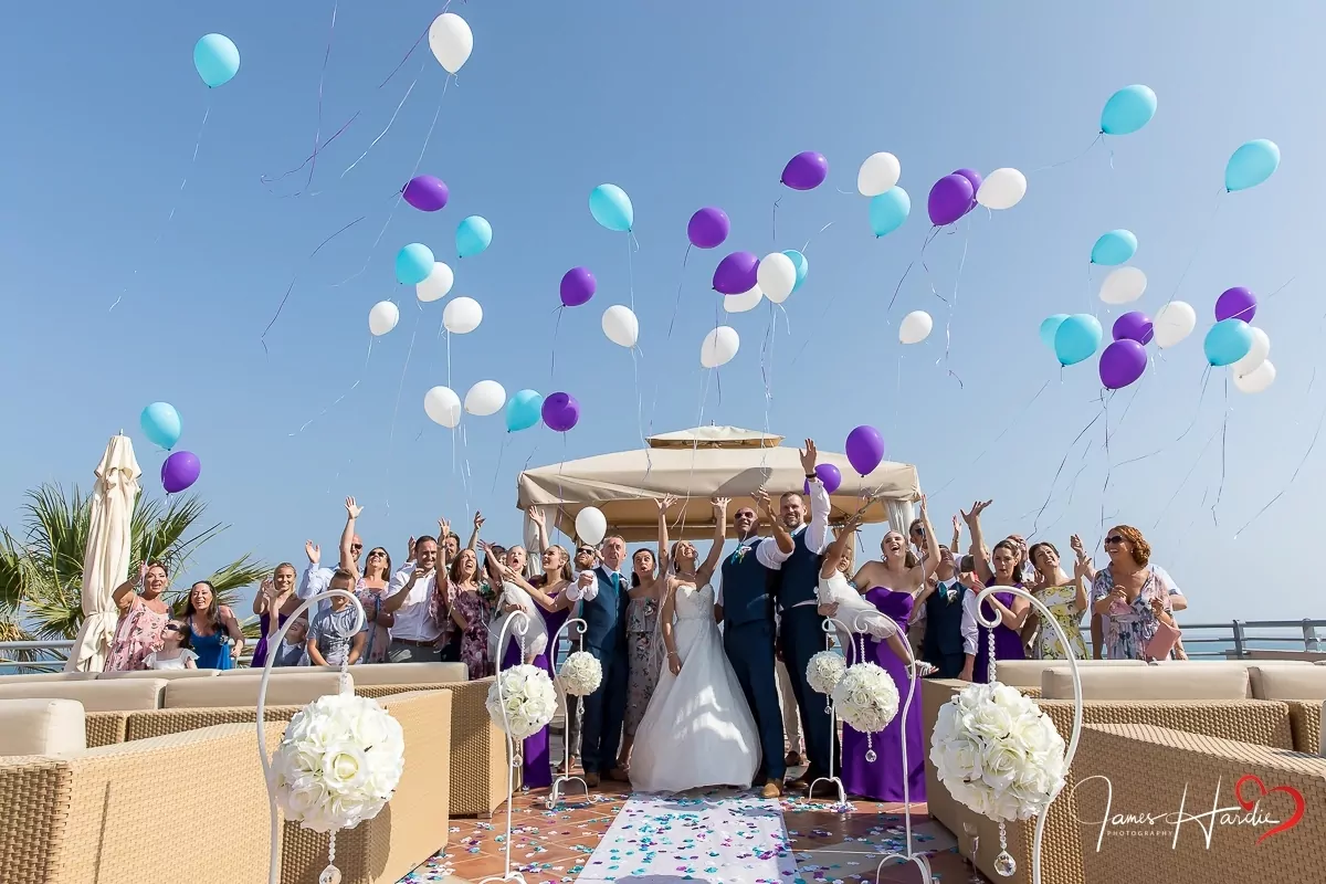 pouštění balónků na svatbě